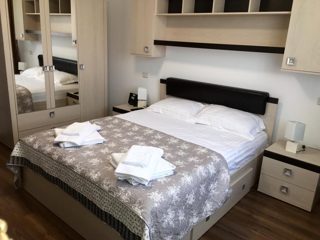 M13 Apartments Неводарі Екстер'єр фото